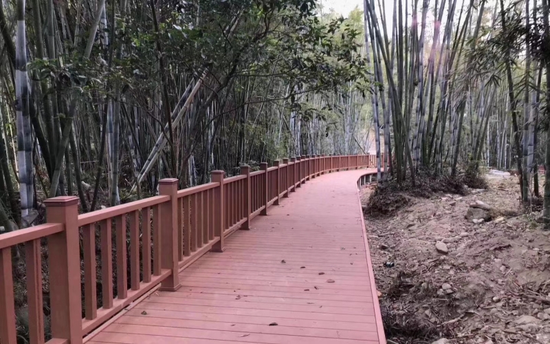 達州萬源景區(qū)塑木地板圍欄展示